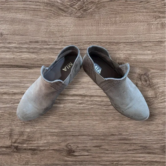 MIA light brown suede booties size 7 1/2 EUC. - Picture 2 of 6